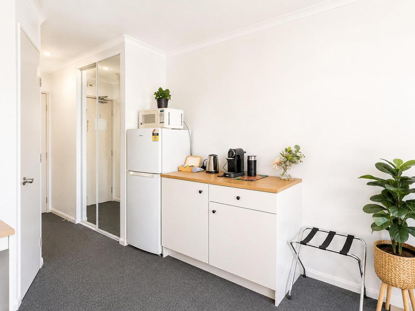 Riverside Executive Apartment *
