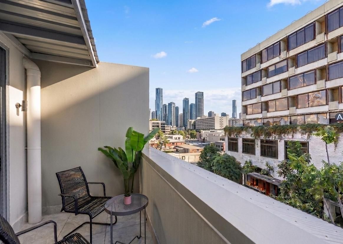 2 Level Skyloft - Pool - Sleeps 6 - Baby Apartment