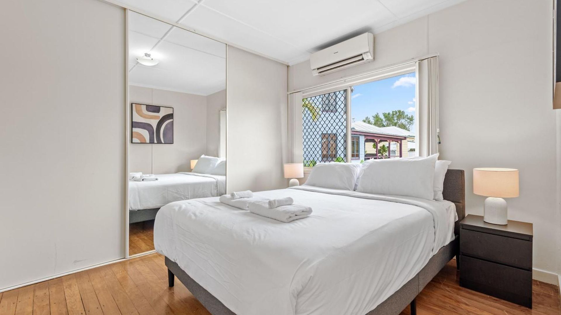 Quiet & Leafy 1br With Parking, Balcony & Wi-fi *