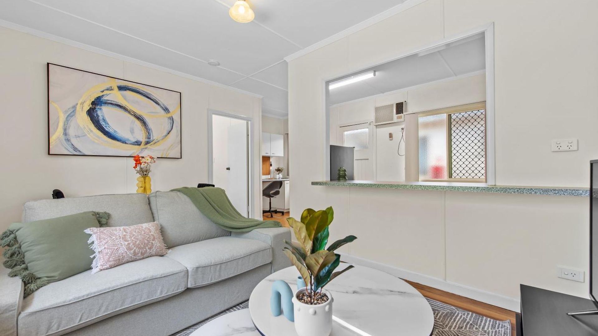 Apartment Homely And Warm With Parking, Wifi And Study Desk