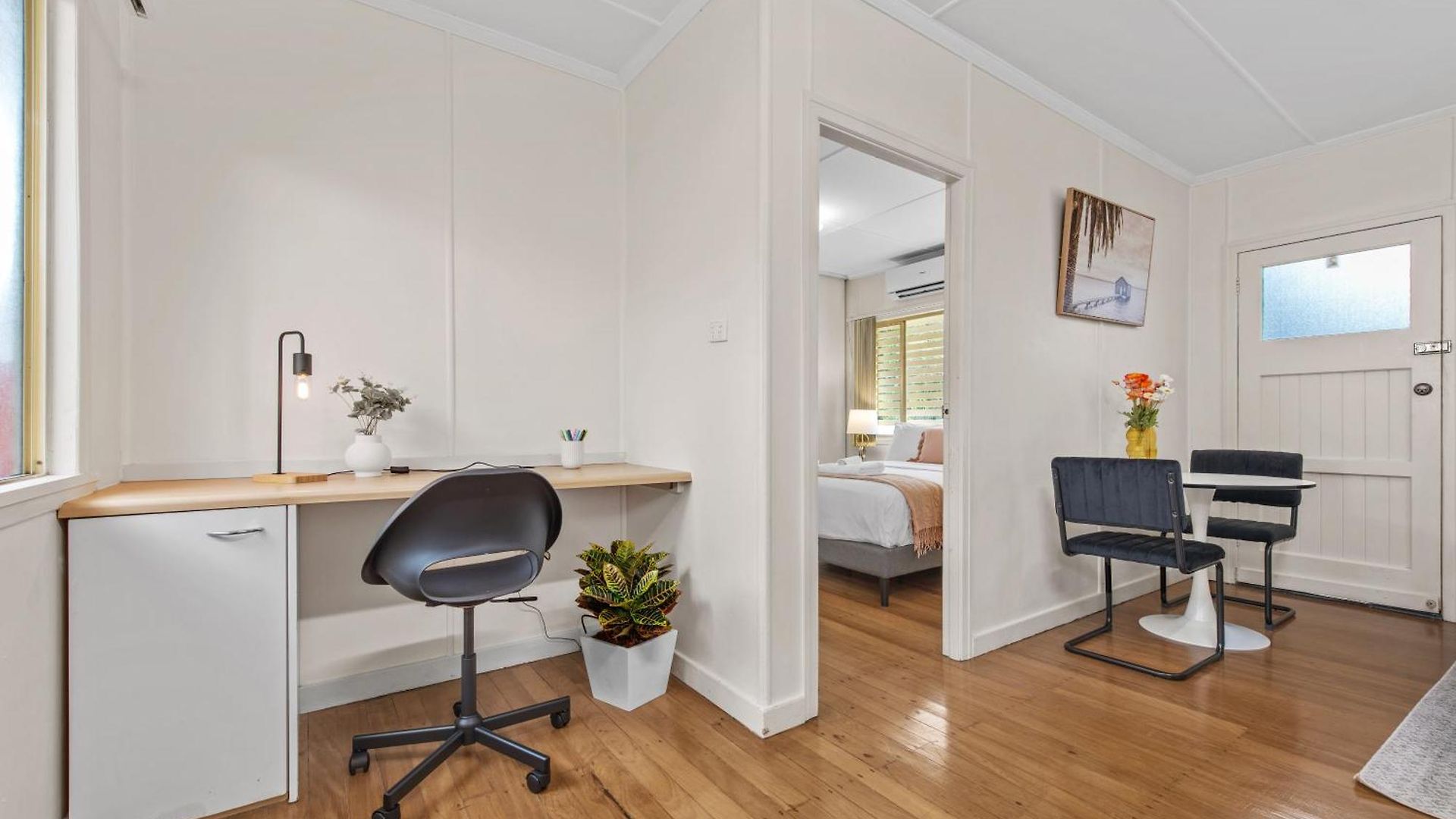 Comfy & Cozy 1br With Parking, Wifi And Study Desk