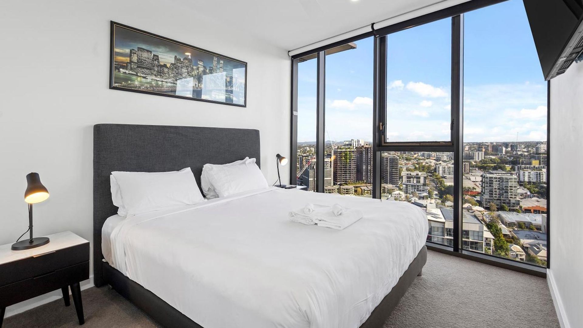 Stunning With Sunset Views, Car Park, Gym And Pool * Brisbane