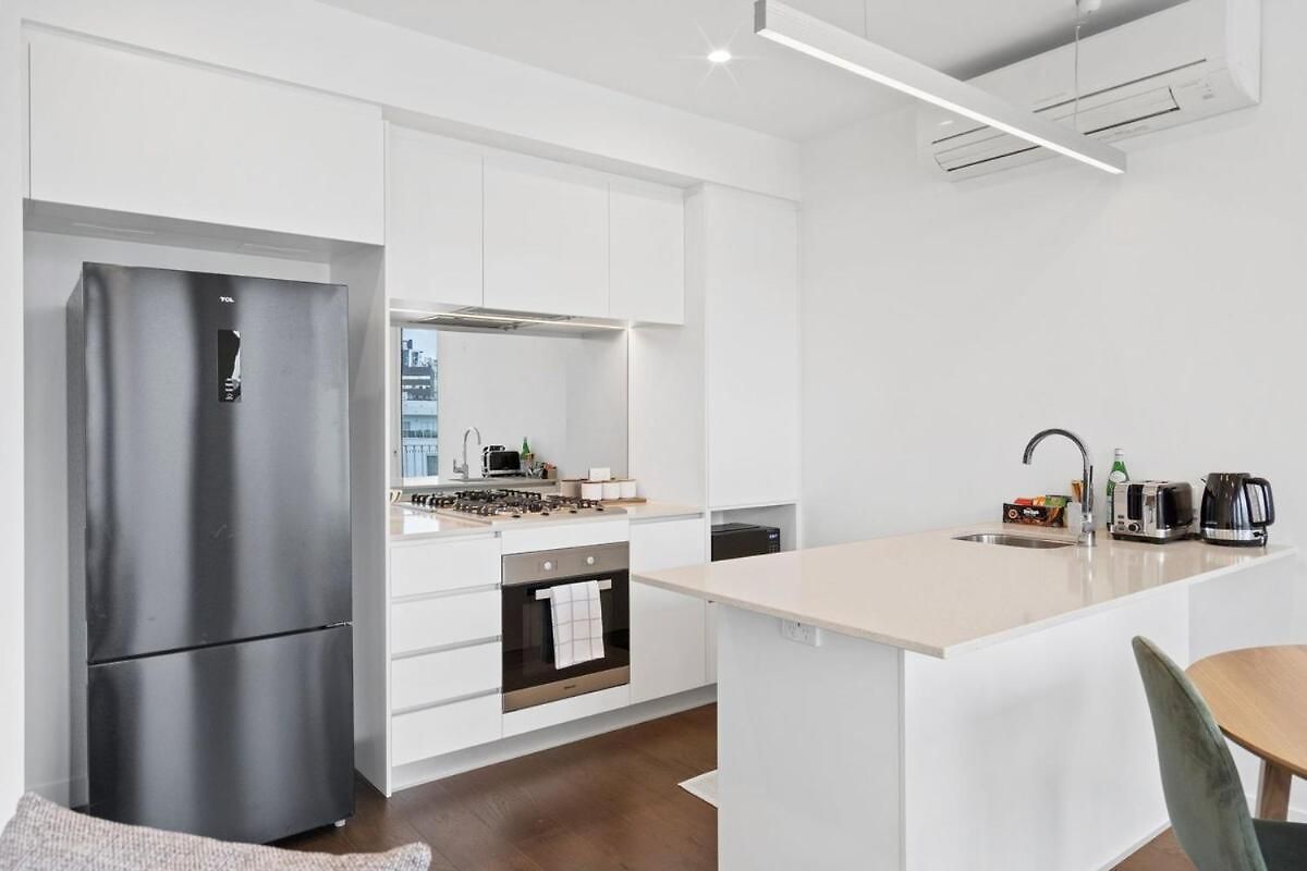 Two Bedroom Retreat With Pool, Gym And Parking Apartment Brisbane