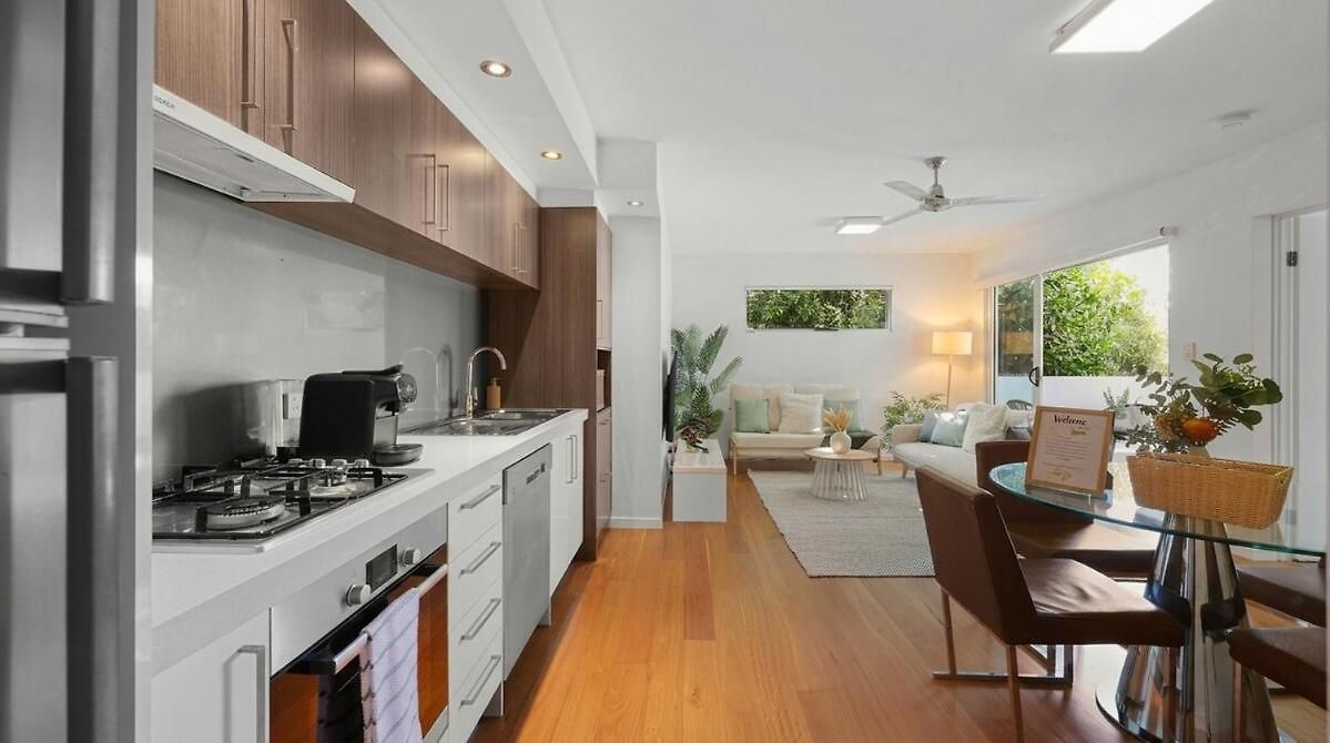 Bulimba Apartment - Ferry Access - Near Oxford St - Sleeps 8 - Baby & Work Ready Brisbane