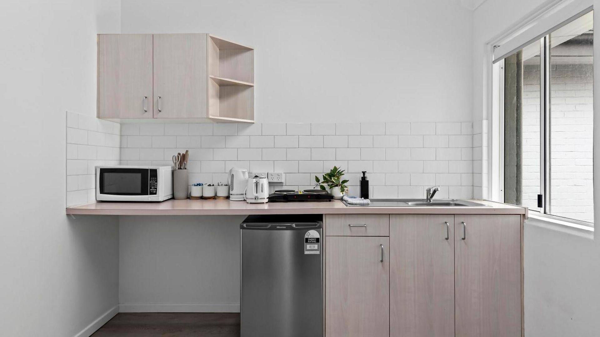 Spacious And Cozy - Short Walk To Hospital Apartment