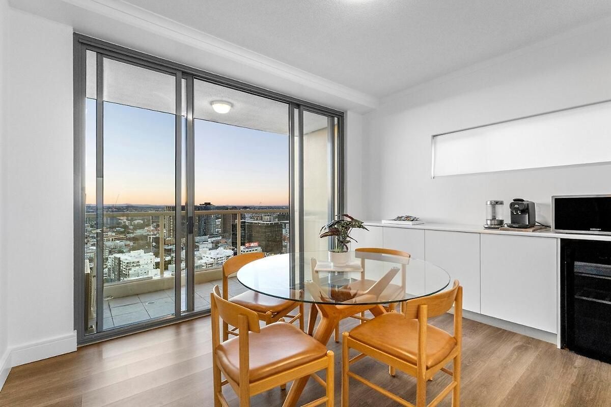 Penthouse Style - Story Bridge Views - Sleeps 8 - Baby Friendly *