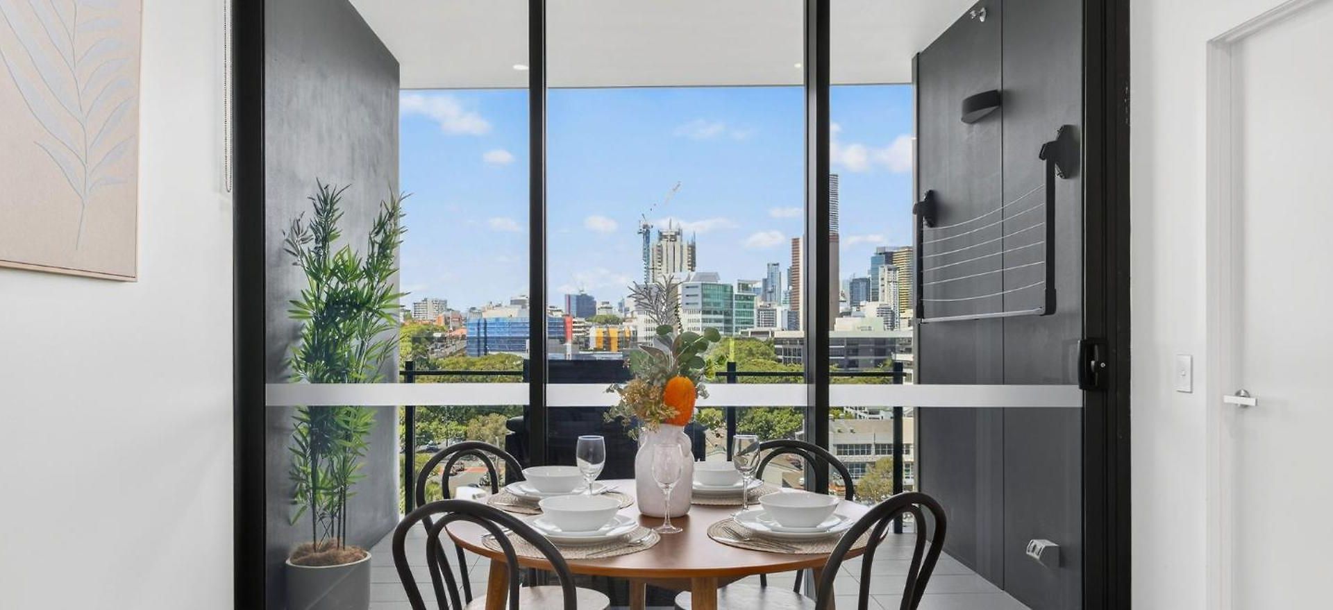 Apartment Milton Luxe 1bd With Views Pool Car Park Balcony Walk To Suncorp