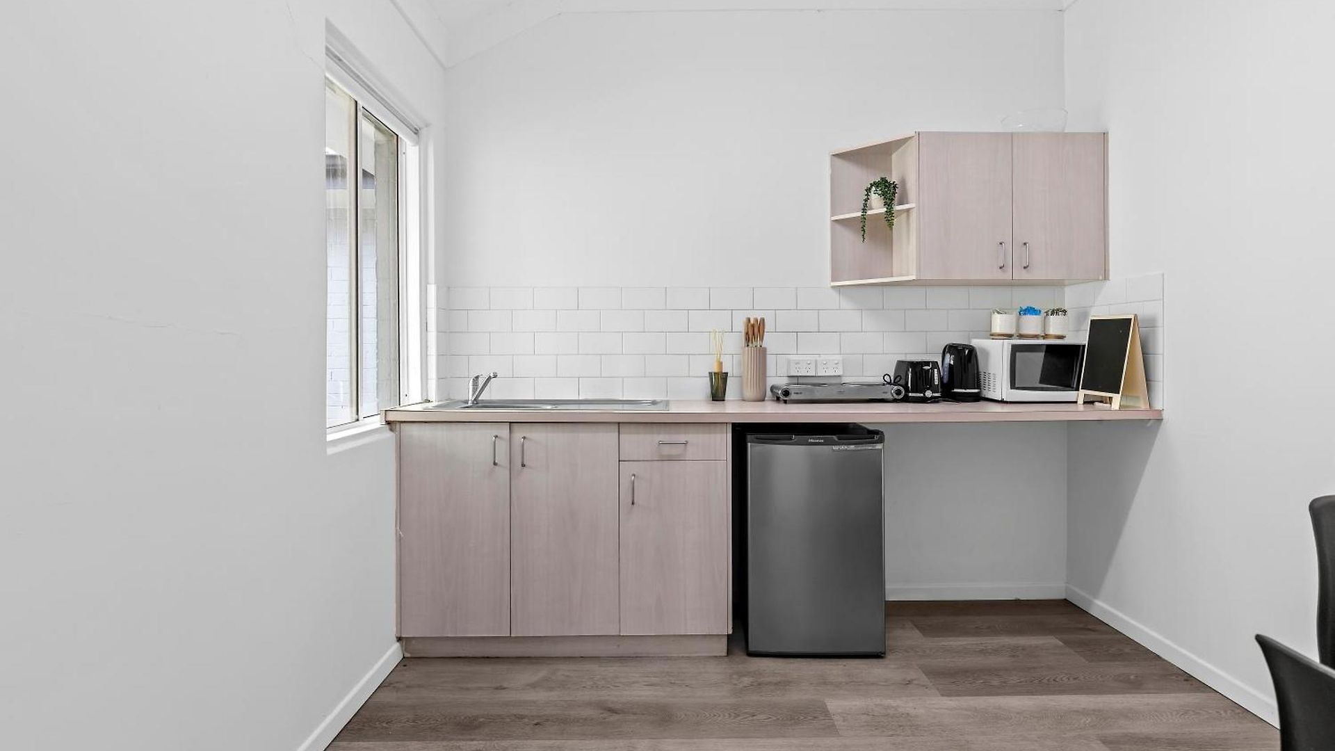 Cozy And Modern Cbd - Short Walk To Hospitals Apartment