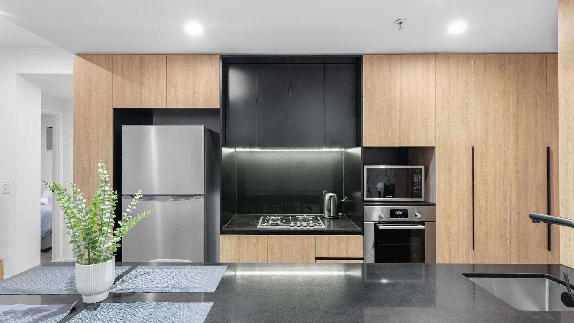 Modern 2br And Pool With South Square *