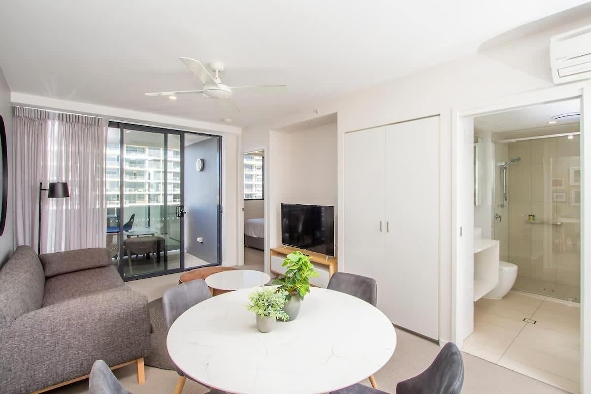 Elite Elegance 2br Hamilton With Parking Apartment Brisbane