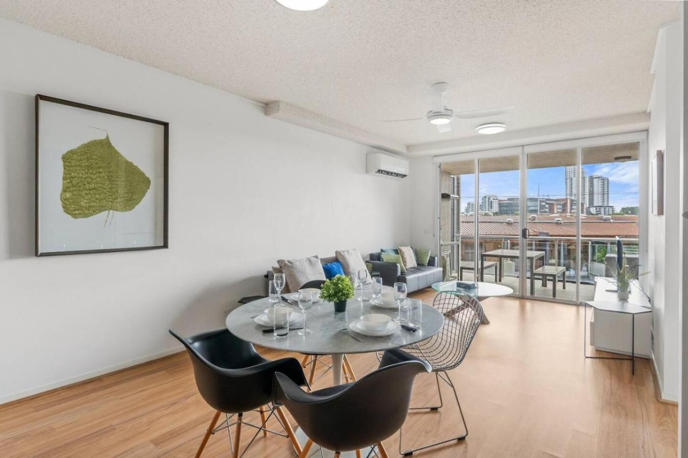Modern Inner-city In Valley Heart Of Apartment *