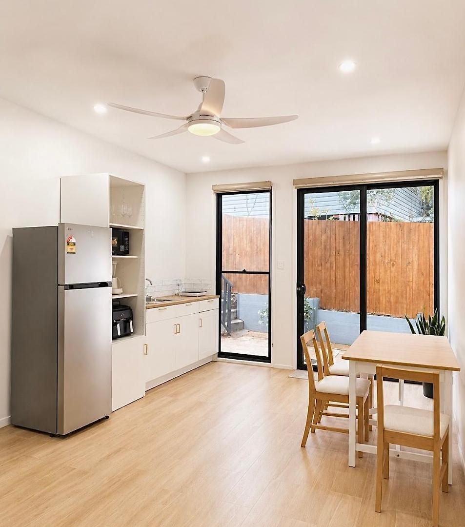 Newly Renovated 2br Guest With Private Entry Apartment *