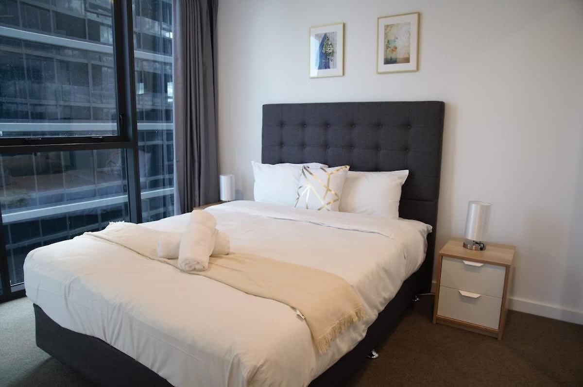 Spacious Two Bedroom In South Apartment