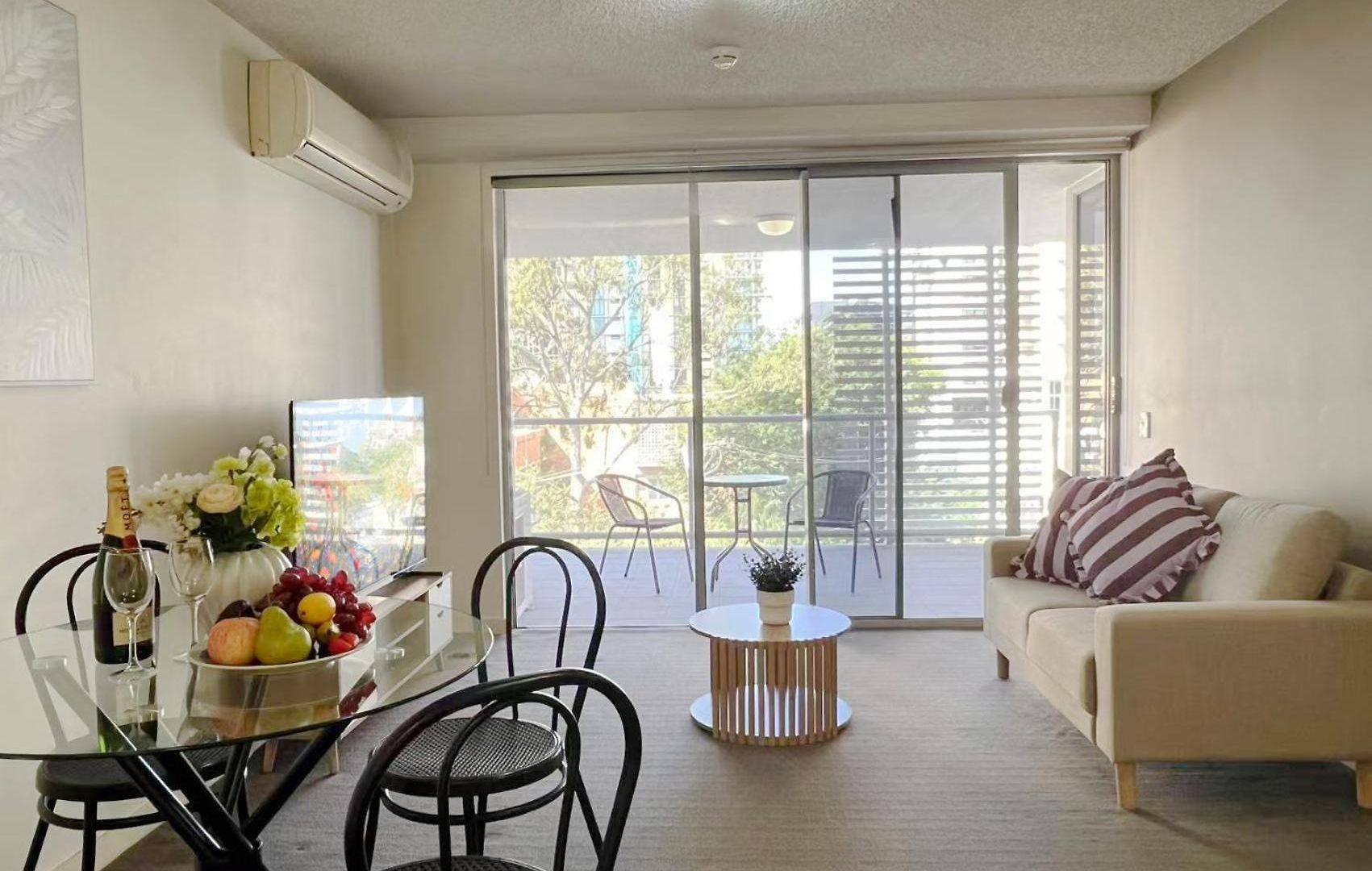 Apartment Budget 2br 2ba South With Parking *
