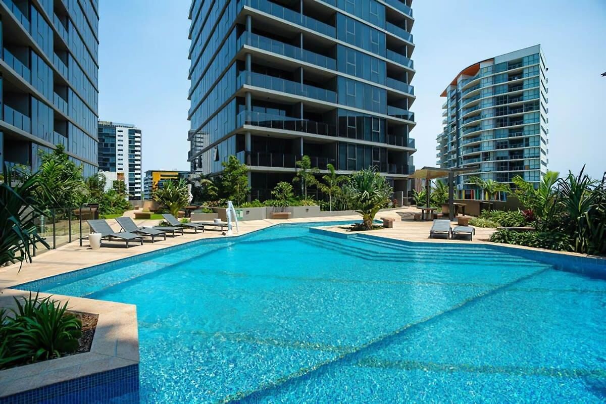 South 1 Bedroom With Pool * Brisbane