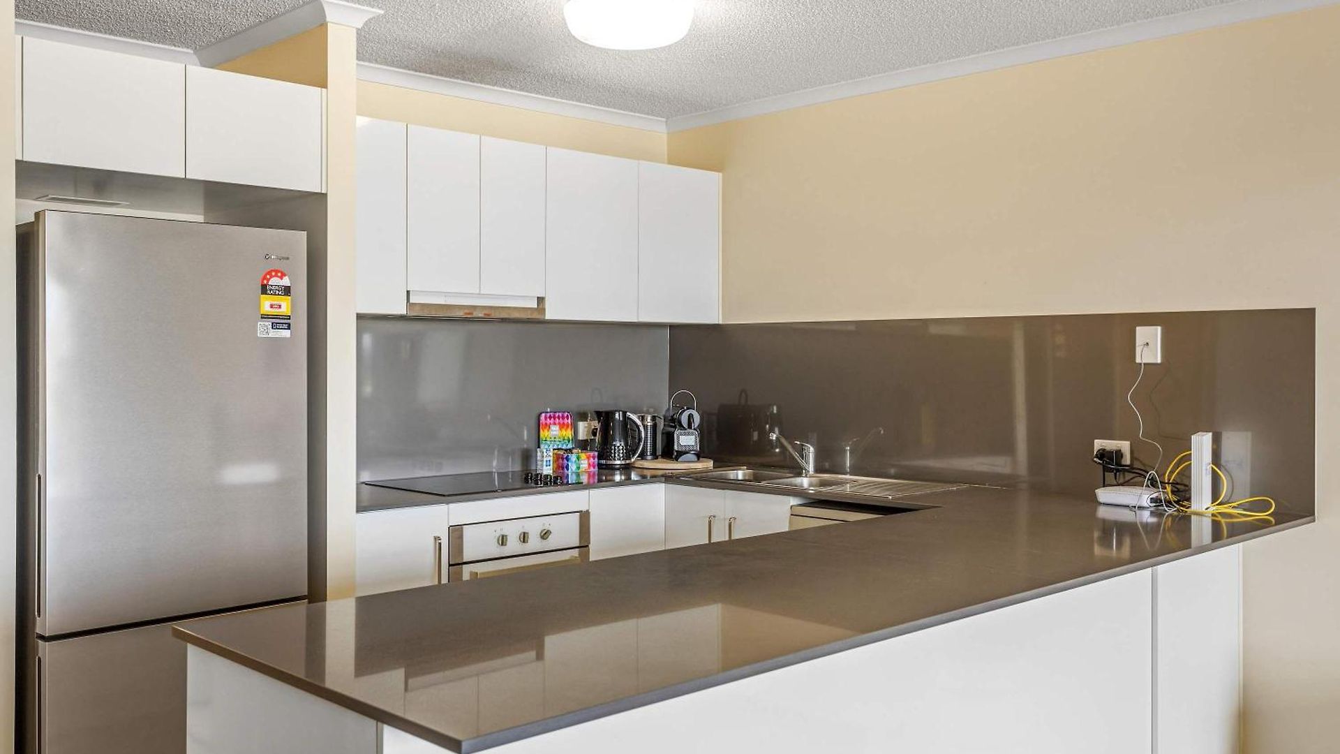 Family-friendly 2 Bed Retreat Yard Parking Albion Apartment