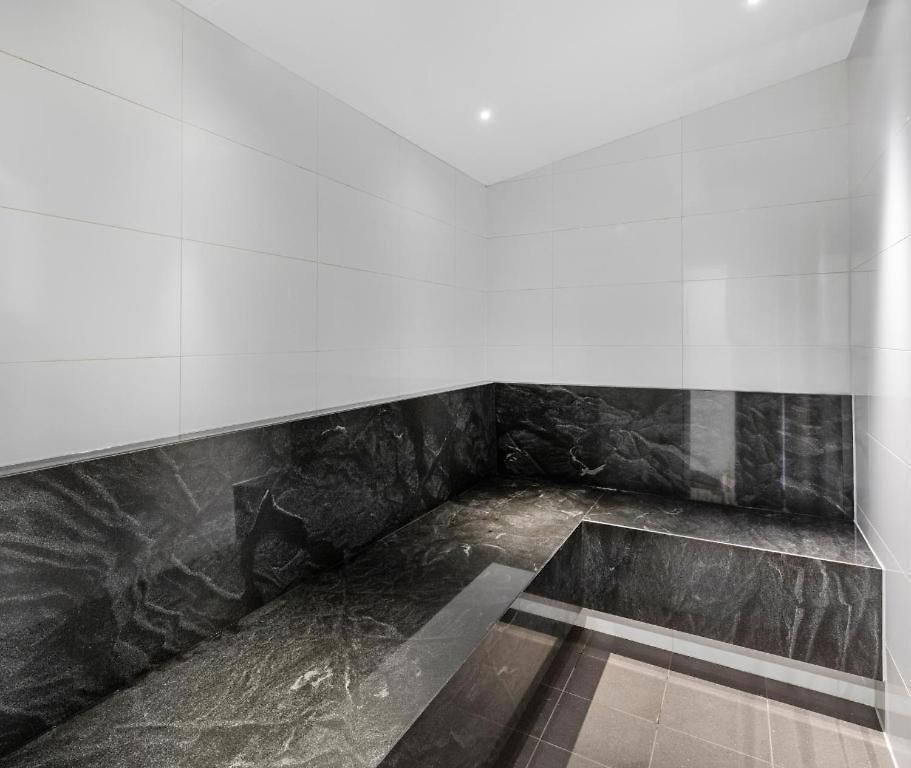 2br W Pool And Parking Near Suncorp Riverview *