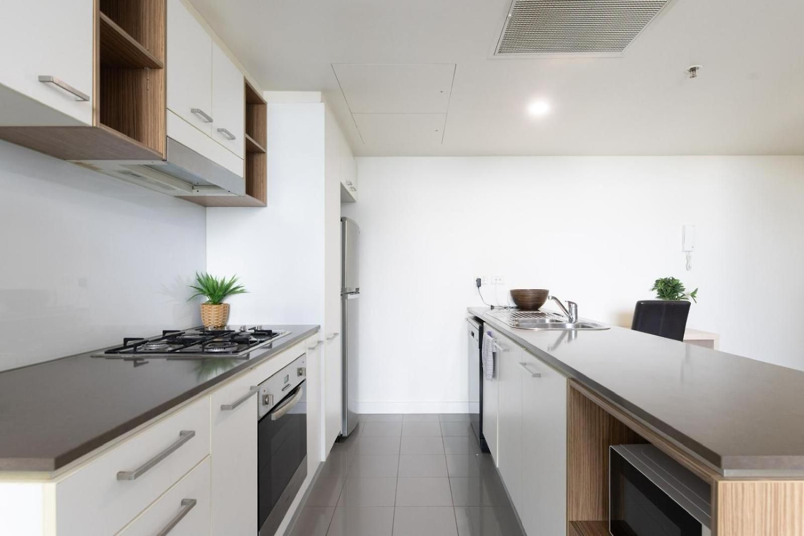 Chic 1br Retreat Heart Of Pool&gym Views * Brisbane