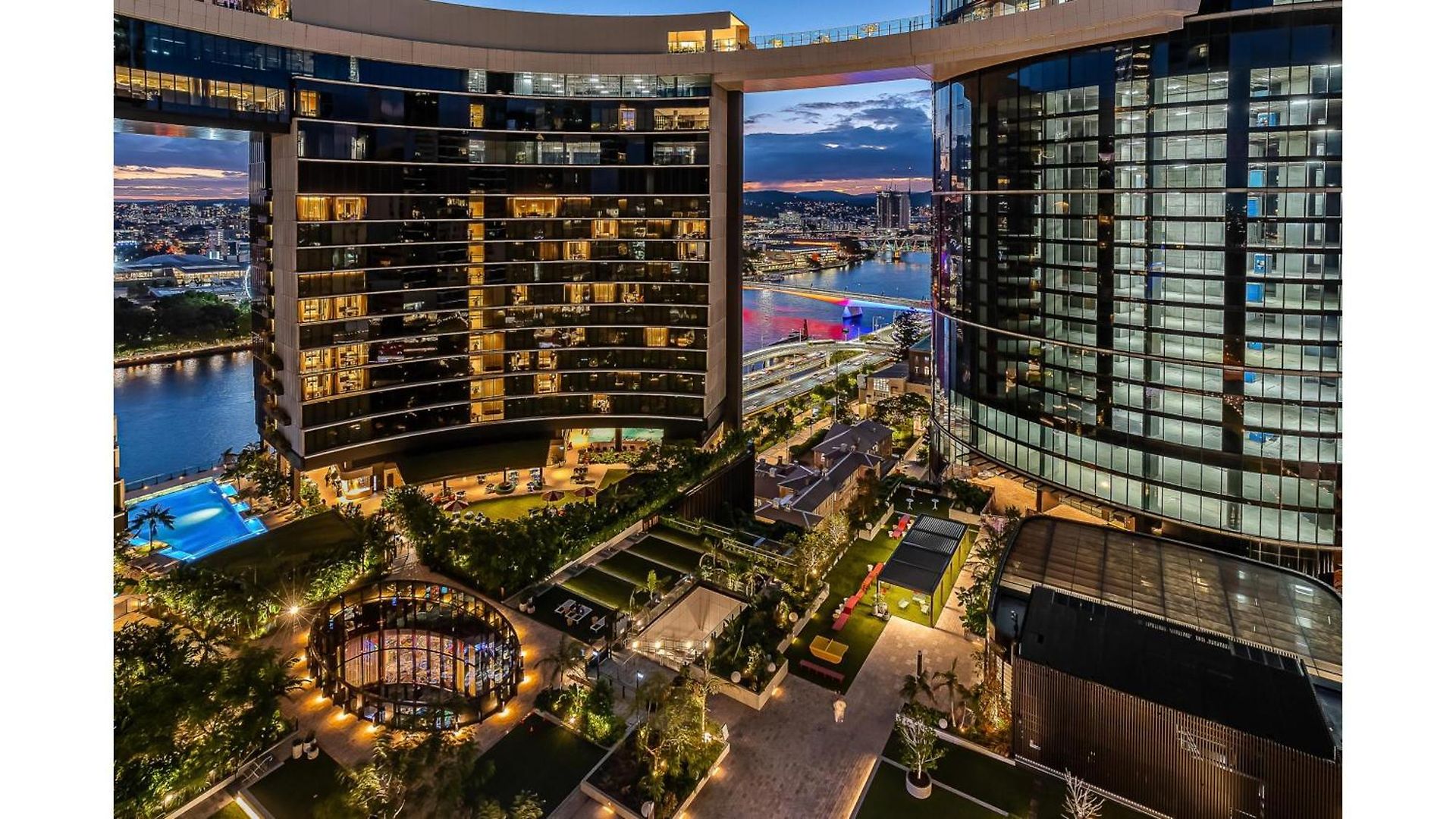 Sky High Luxury 2 Bedroom Cbd With Pool Gym And River Views Brisbane
