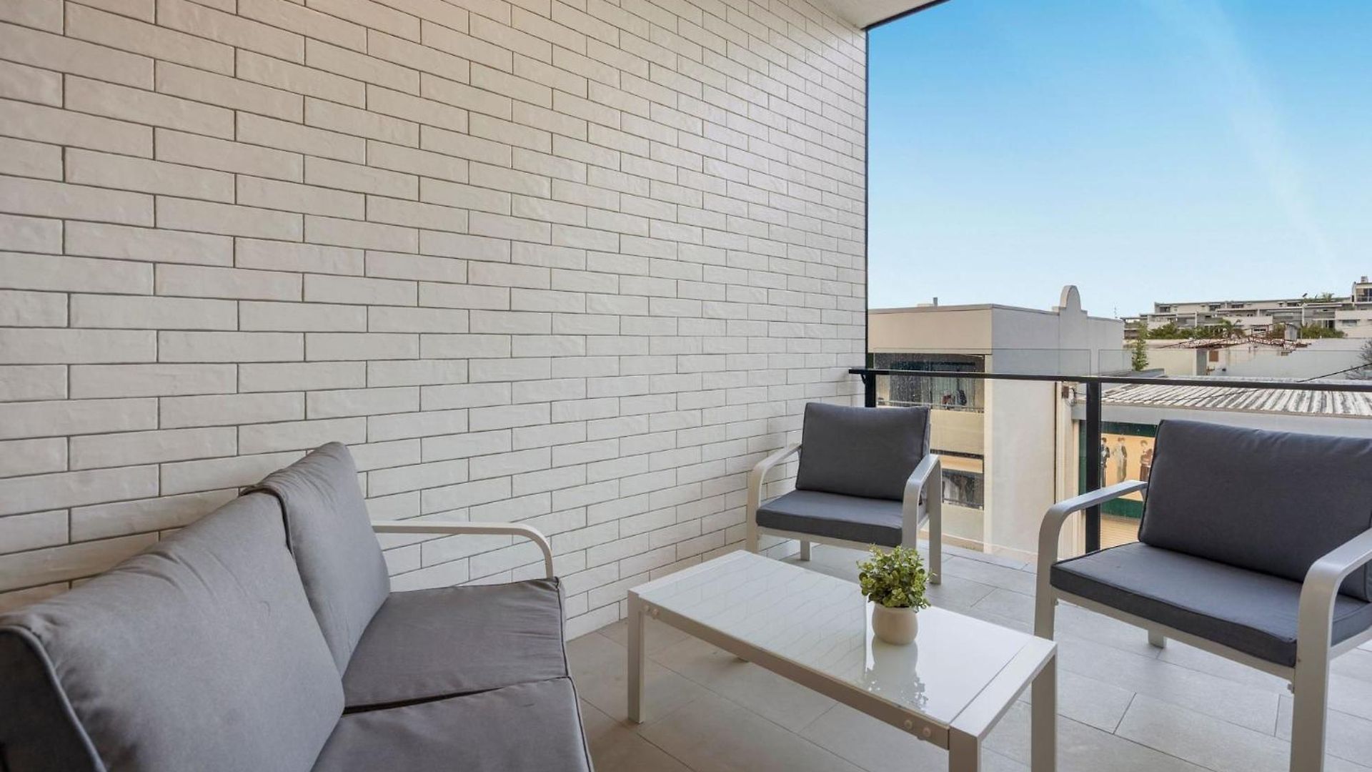 Apartment Fortitude Valley Hideaway - 2Br Apartment With Balcony & 2 Free Car Bays Brisbane
