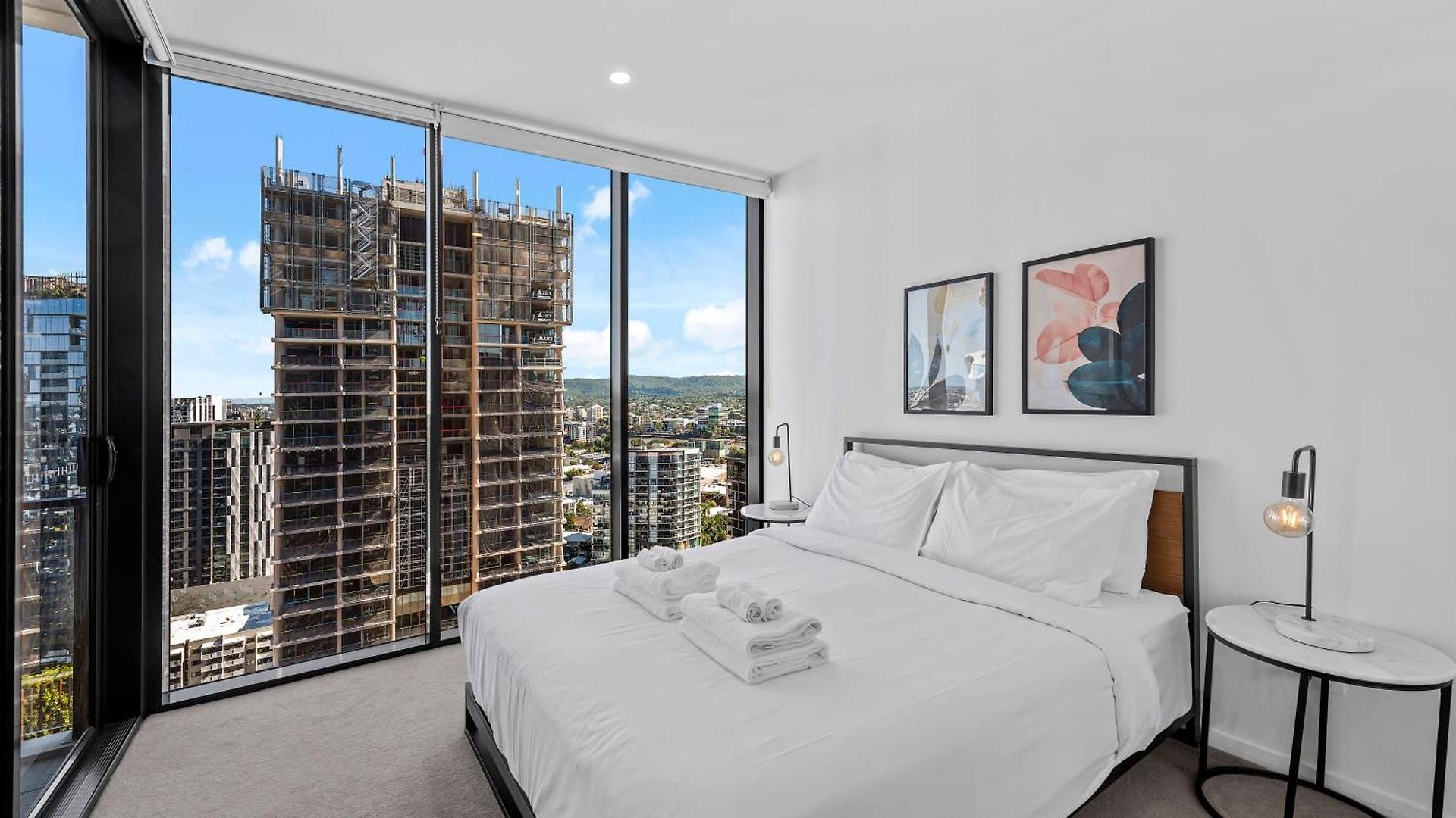 Breathtaking Sunset Views & Fantastic Location! *
