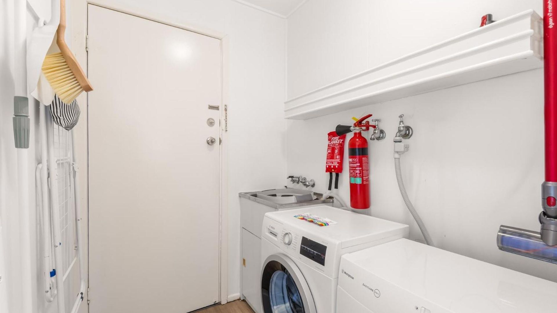 Peaceful 1-bed In Kedron With Parking Apartment