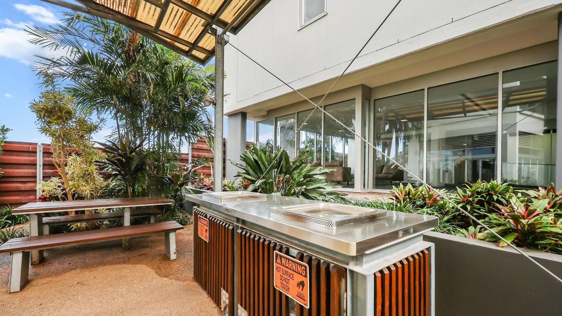 Entire Unit - 2 Pools - Sauna - Park - Cbd Views - Baby Ready Apartment *