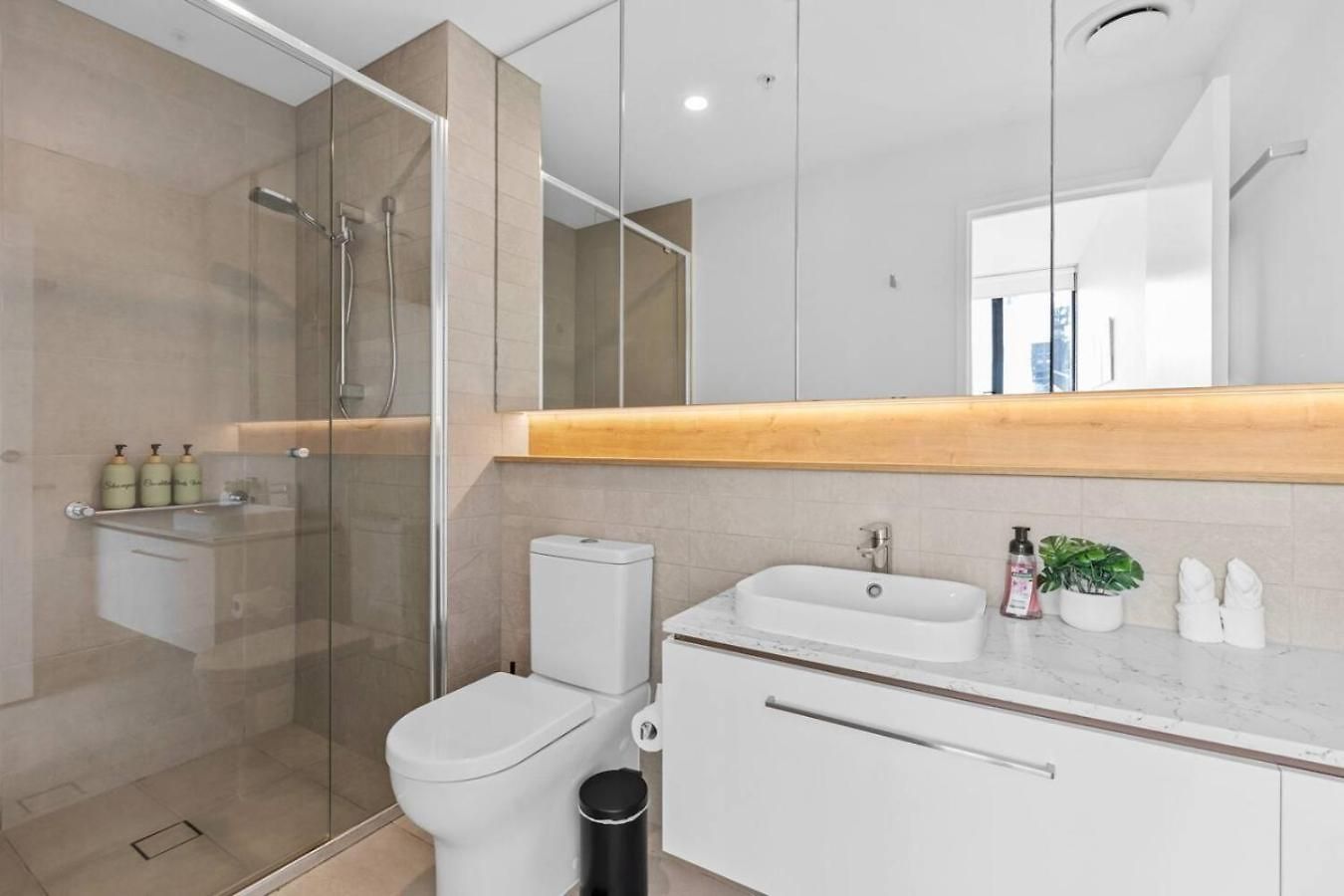 Walk To The Gabba With Rooftop Pool & Secure Carpark With Beautiful Views Brisbane