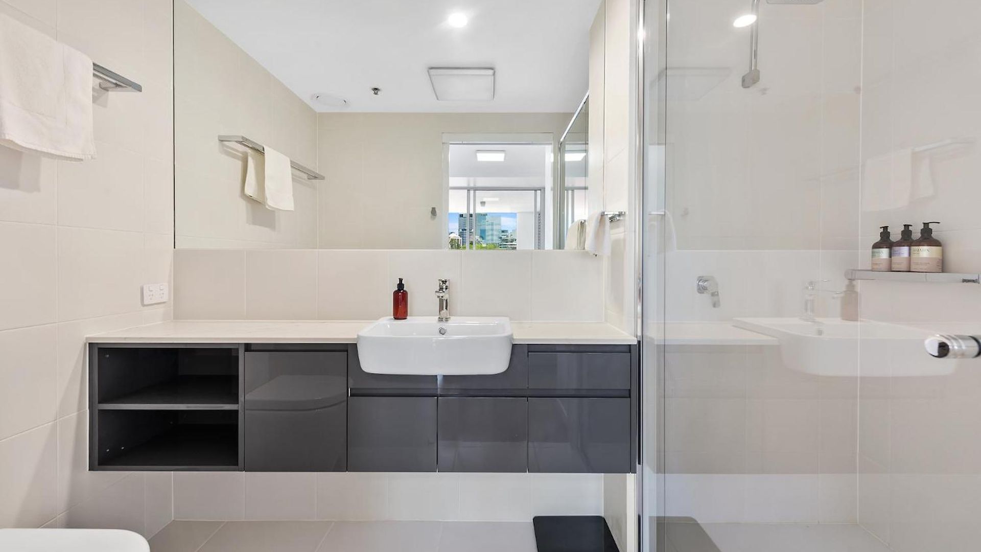 Cbd Next To Parkland! Amazing Views! * Brisbane