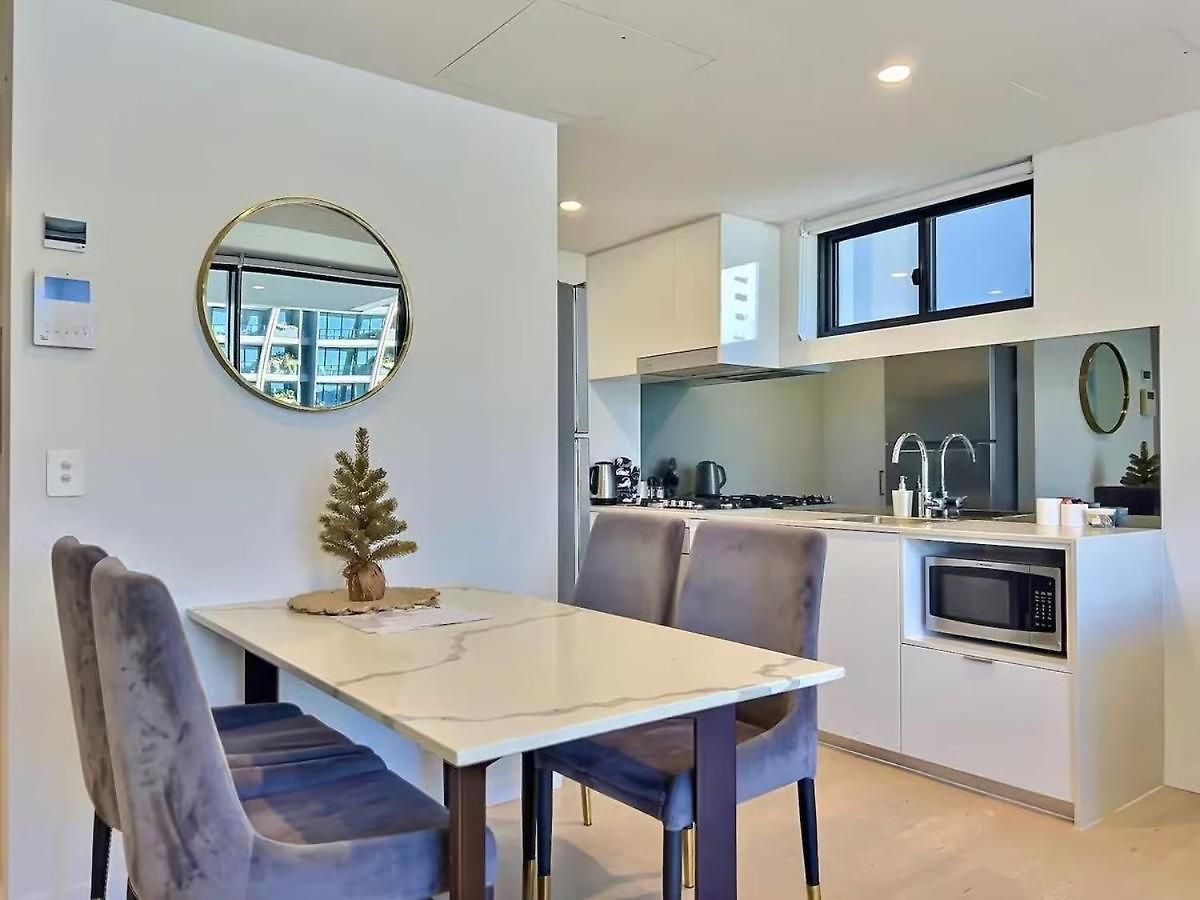 Apartment Convenient To Urban Living By Private Host