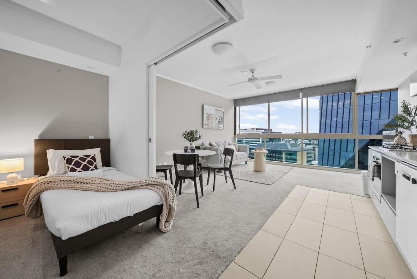Stylish Fortitude Valley Aptcity Views Parking Apartment