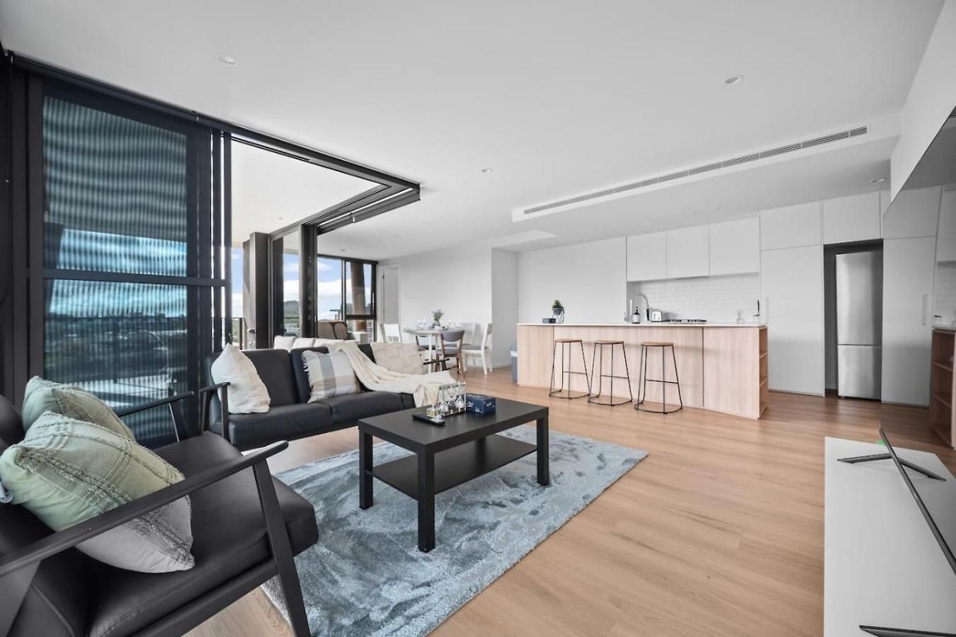 Skyhigh Retreat View And Shopping At Your Doorstep *