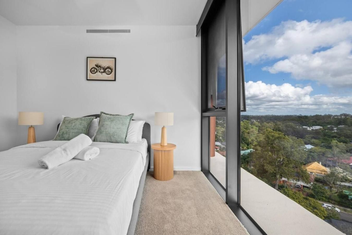 Skyhigh Retreat View And Shopping At Your Doorstep Apartment