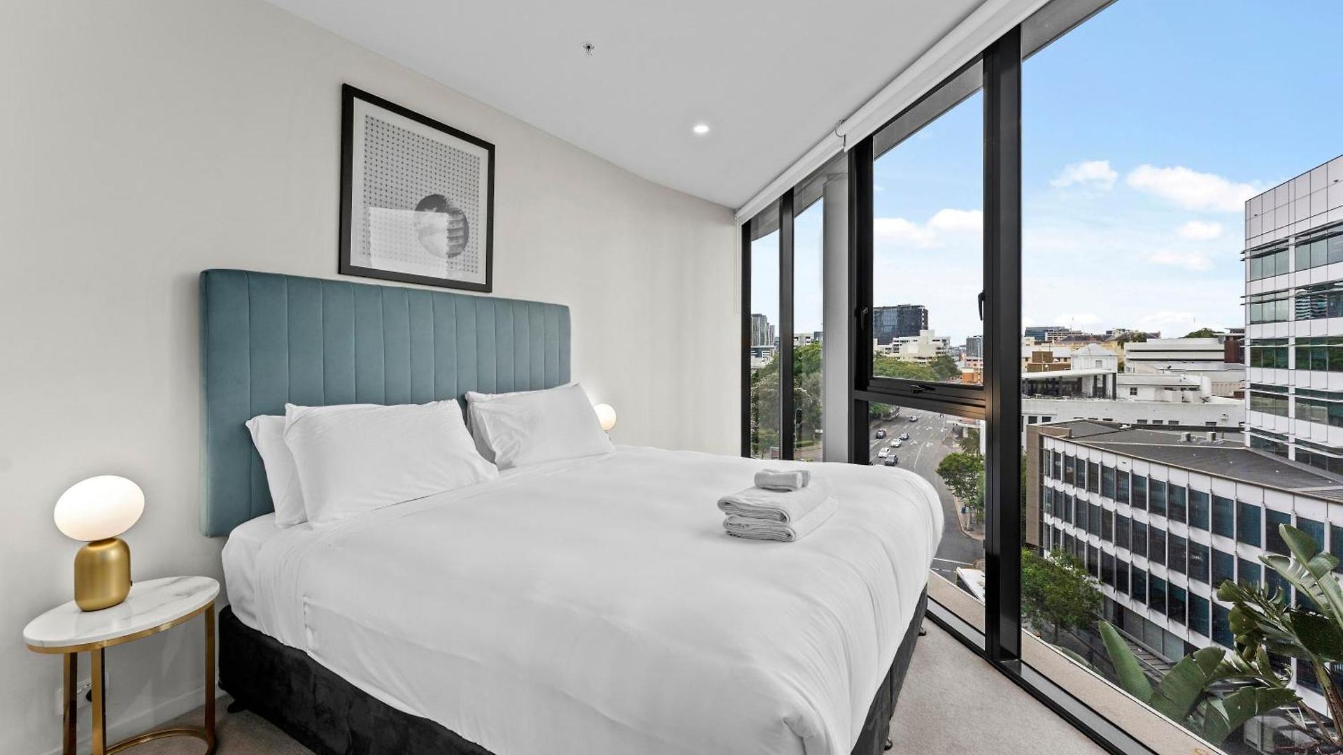 Modern 2br With River Views, Rooftop Pool, Parking Apartment Brisbane