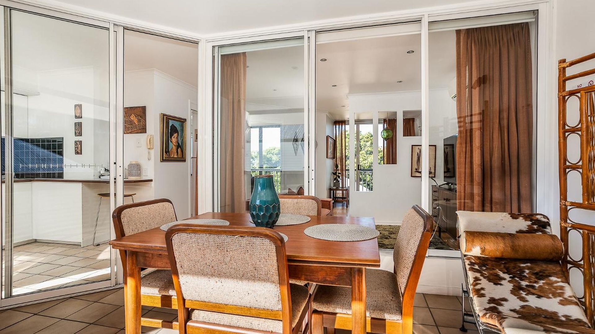 Mid-century Kangaroo Point - 1br Apartment, Walk To Cbd, River & The Gabba Brisbane