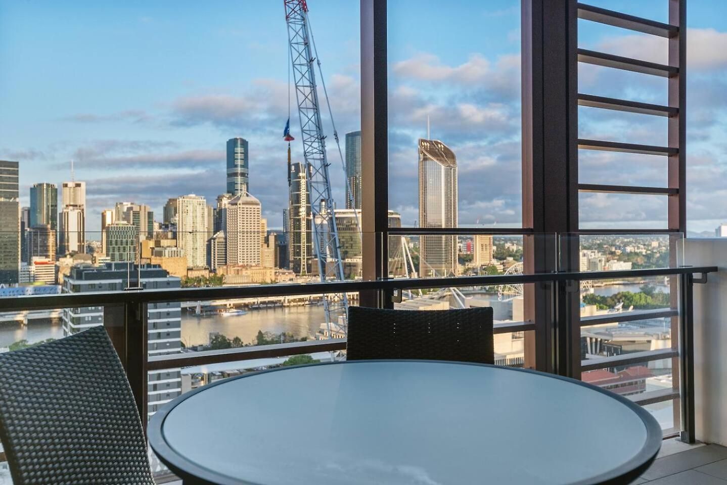 Urban Escape: Great Location W/ Cityscape Apartment
