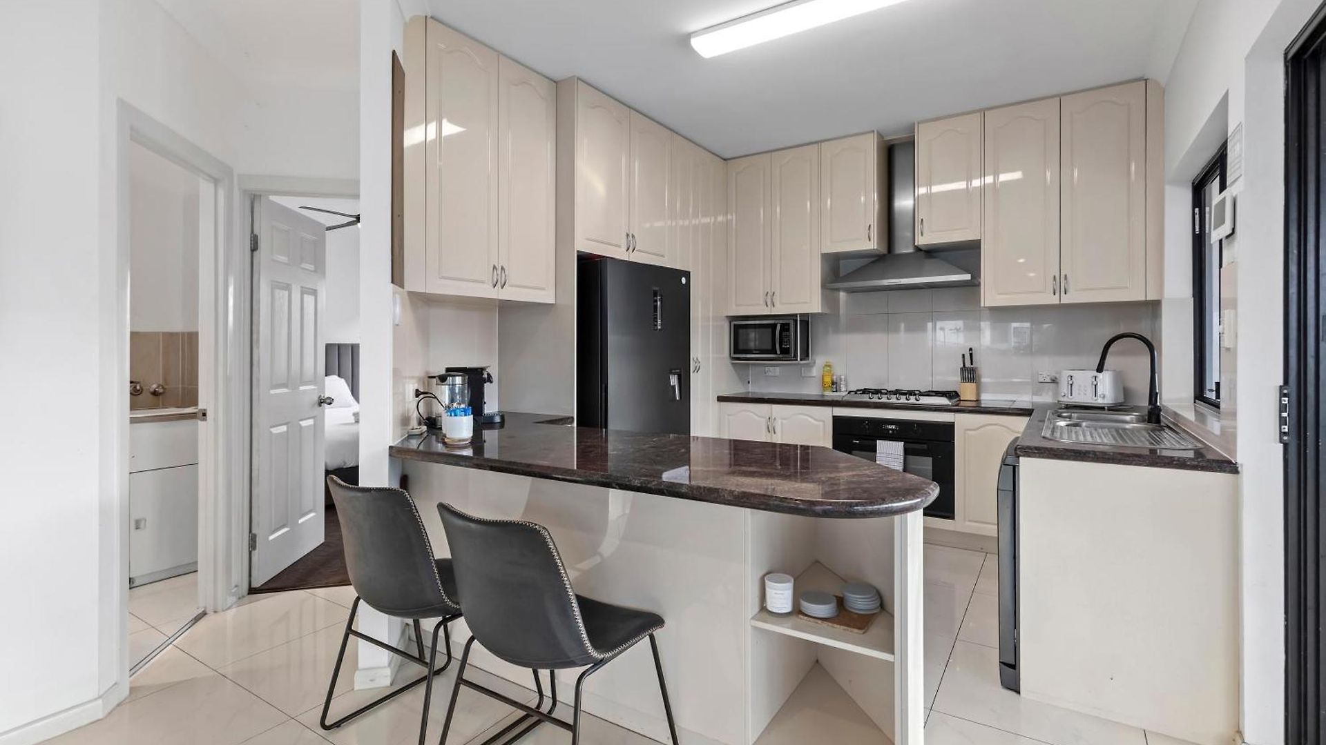 Spacious 2br With Wifi, Parking & Huge Balcony *