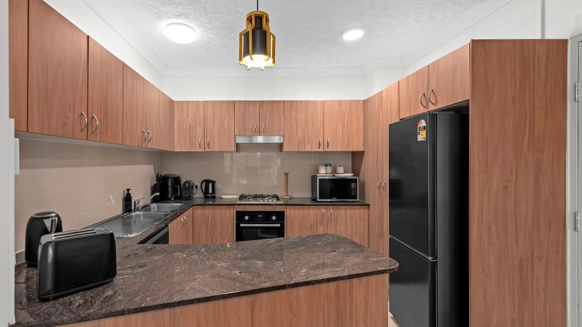 Apartment Spacious 2br With Wifi, Parking & Balcony *