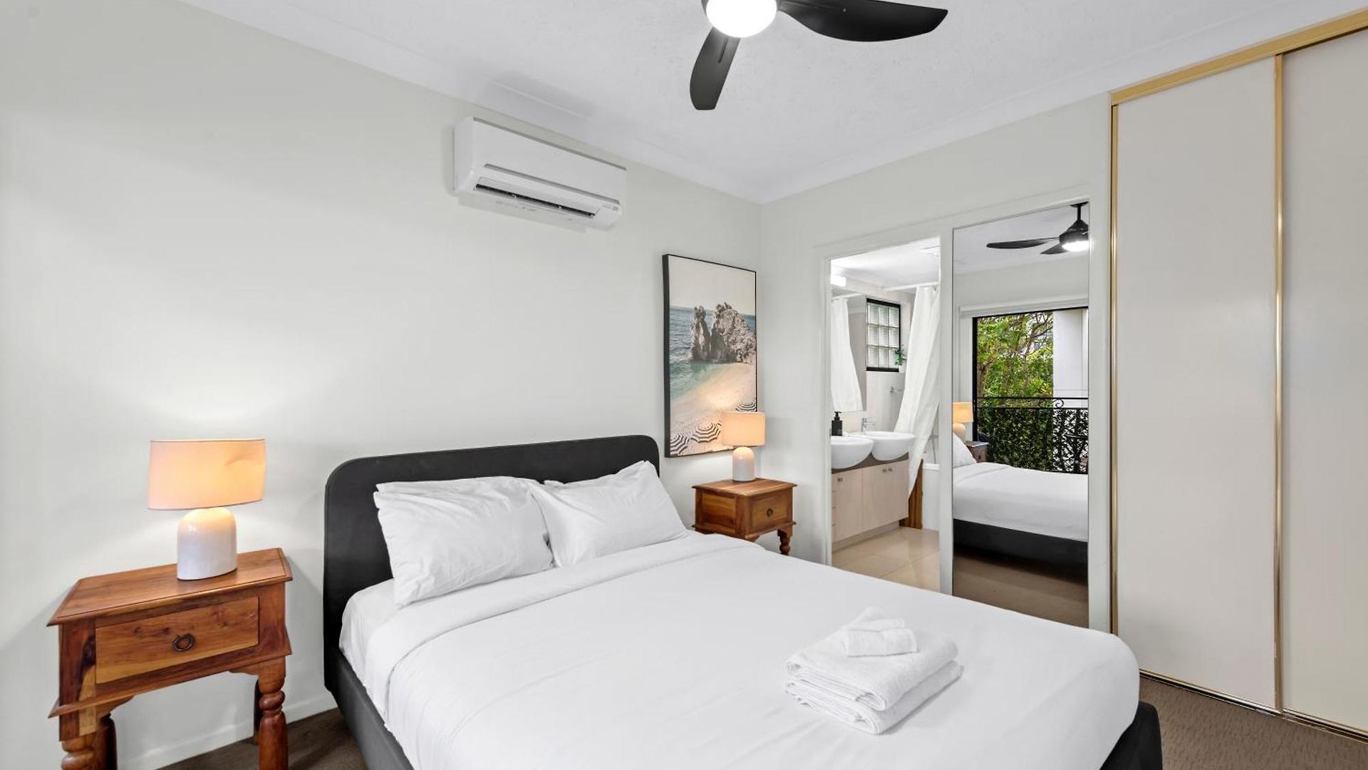 Spacious 2br With Wifi, Parking & Balcony Apartment *