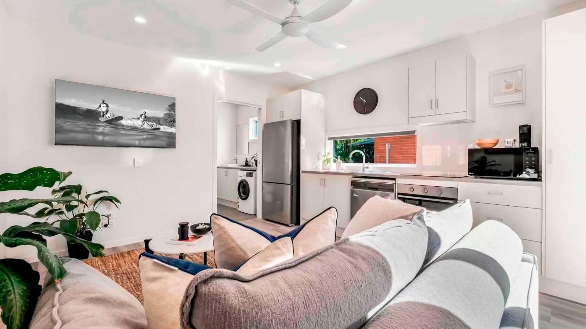 Private Modern - Separate Entry Apartment *