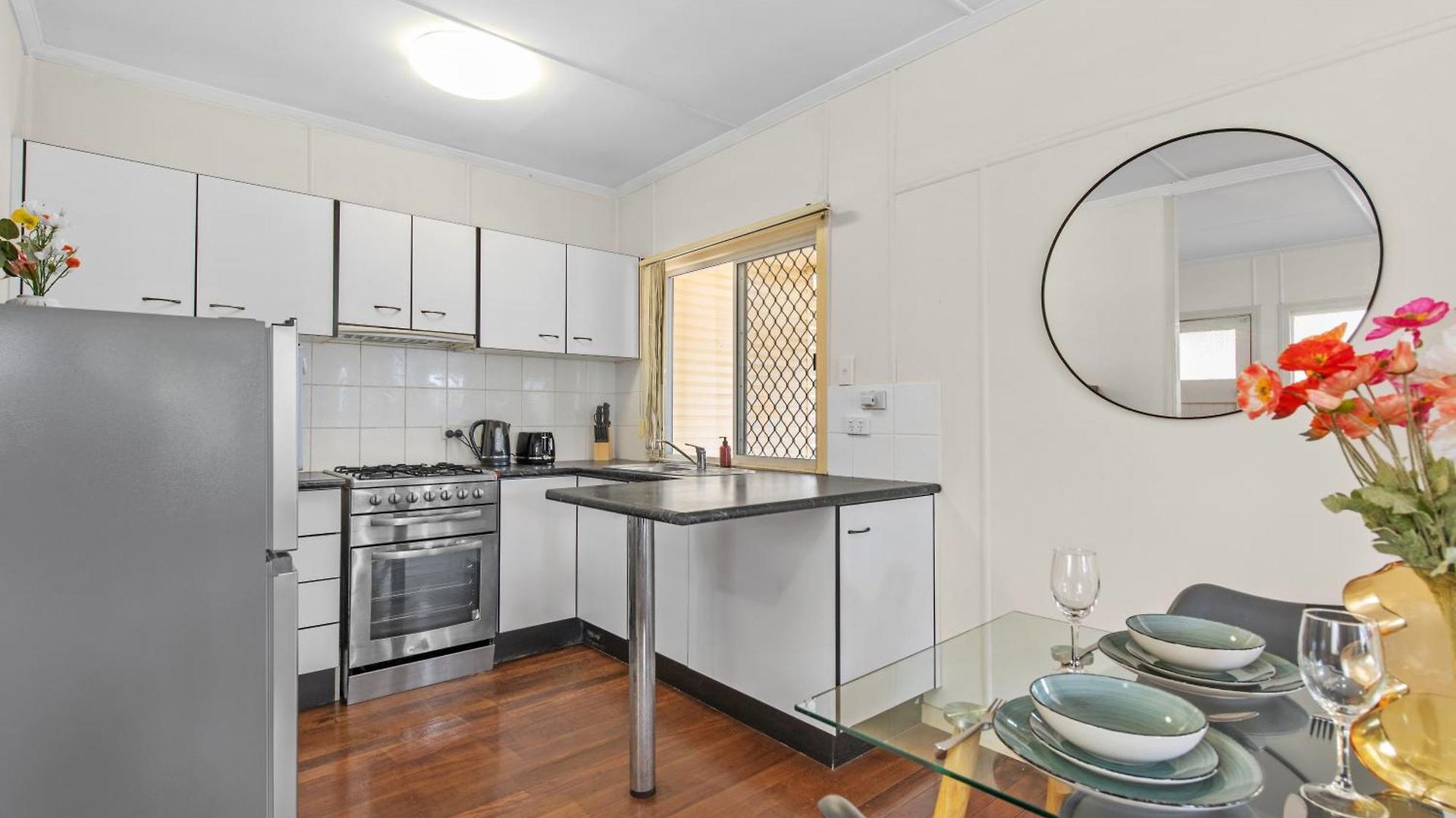 Apartment Cozy & Comfy 2br W/ Parking, Balcony & Wi-fi *