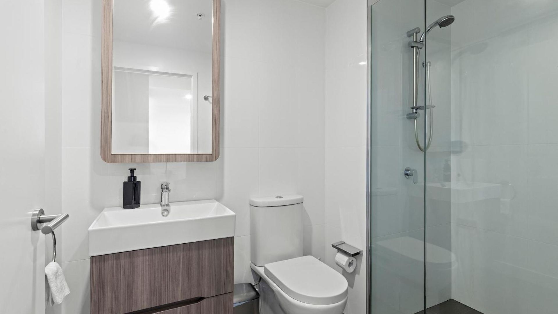 Stunning With Sunset Views, Car Park, Gym And Pool Apartment *