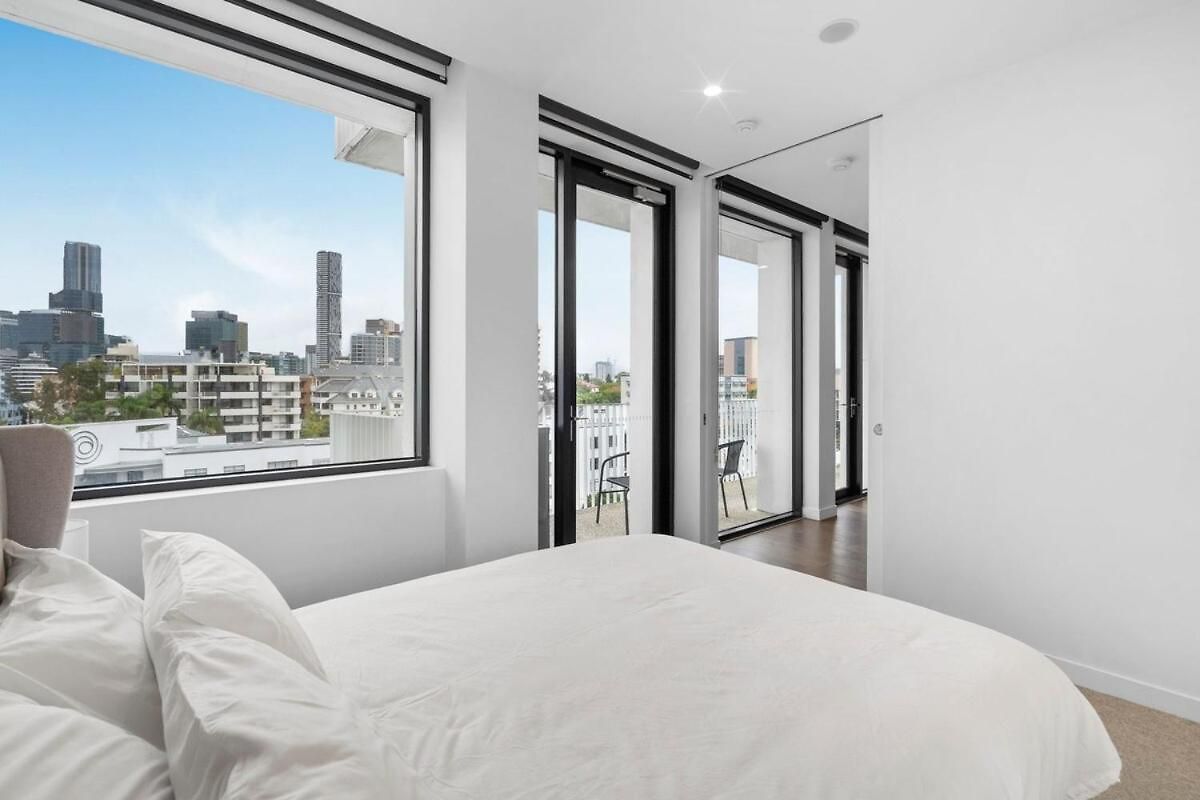 Two Bedroom Retreat With Pool, Gym And Parking Apartment Brisbane