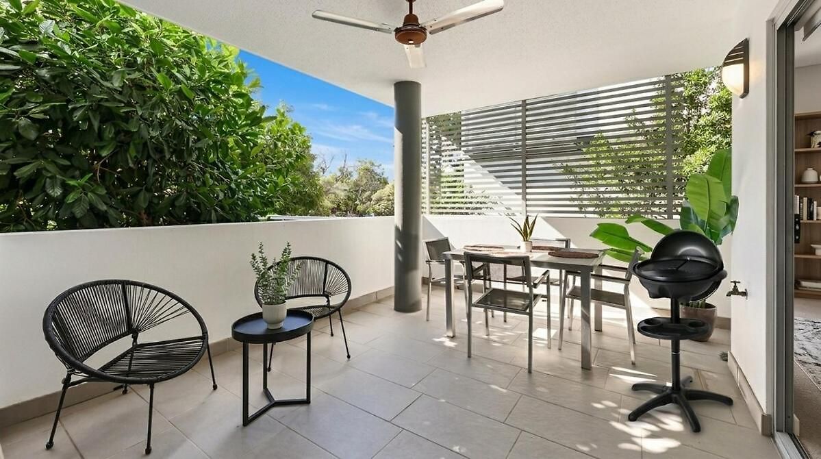 Bulimba Apartment - Ferry Access - Near Oxford St - Sleeps 8 - Baby & Work Ready * Brisbane