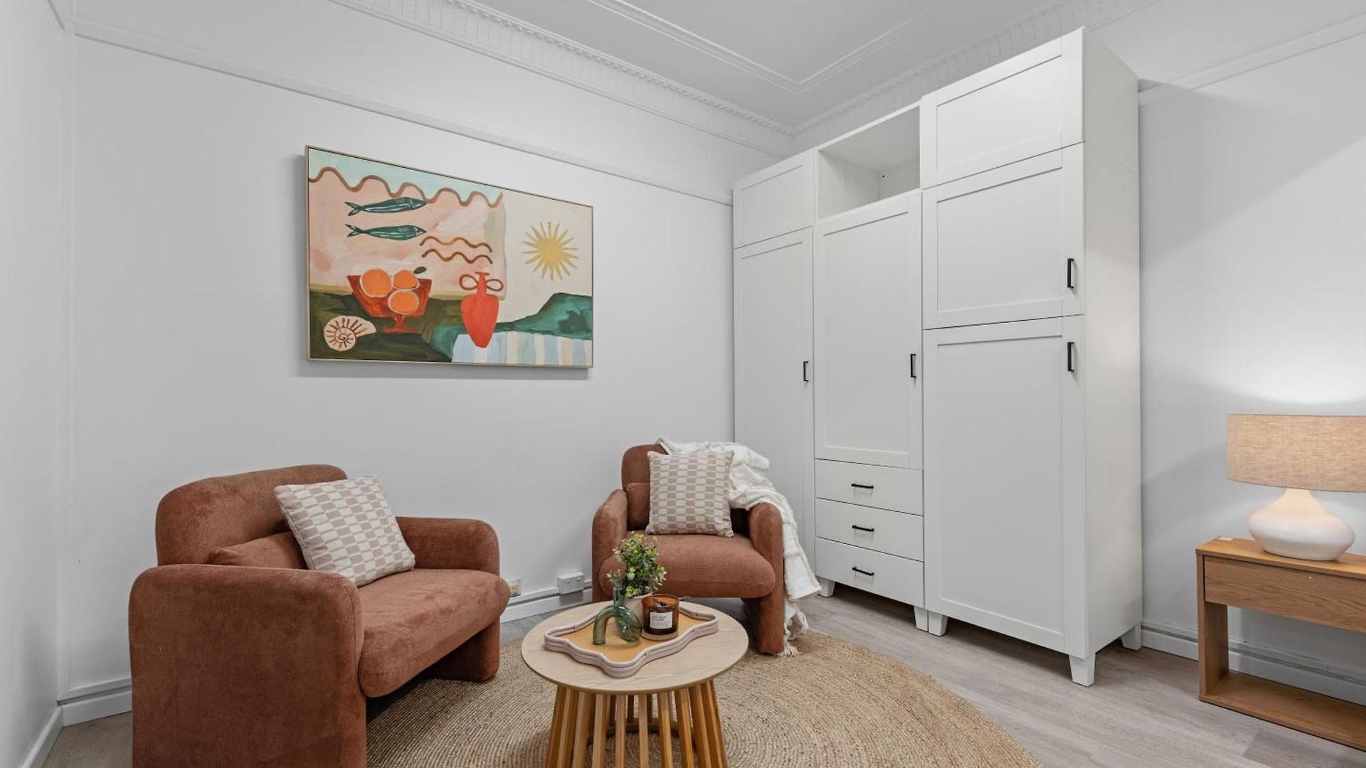 Cozy And Comfy - Short Walk To Hospital And Cbd Apartment