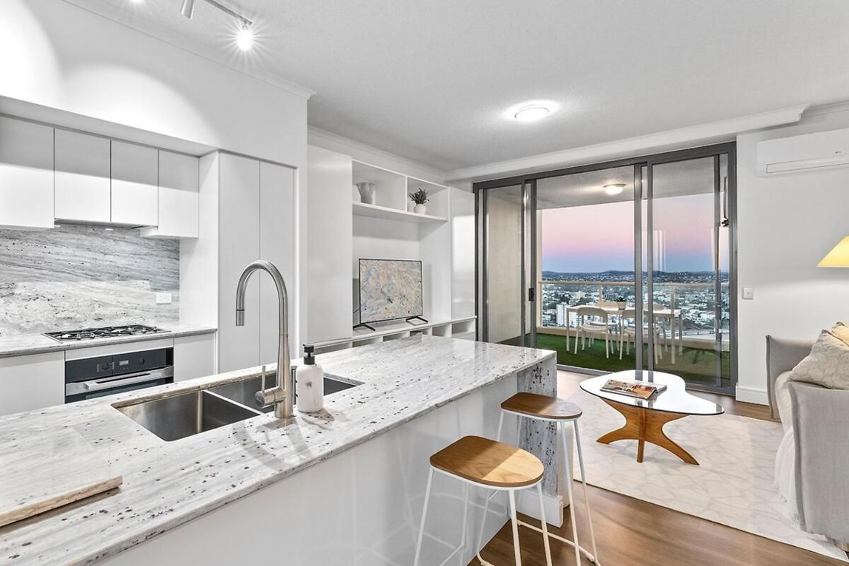 Penthouse Style - Story Bridge Views - Sleeps 8 - Baby Friendly Apartment Brisbane