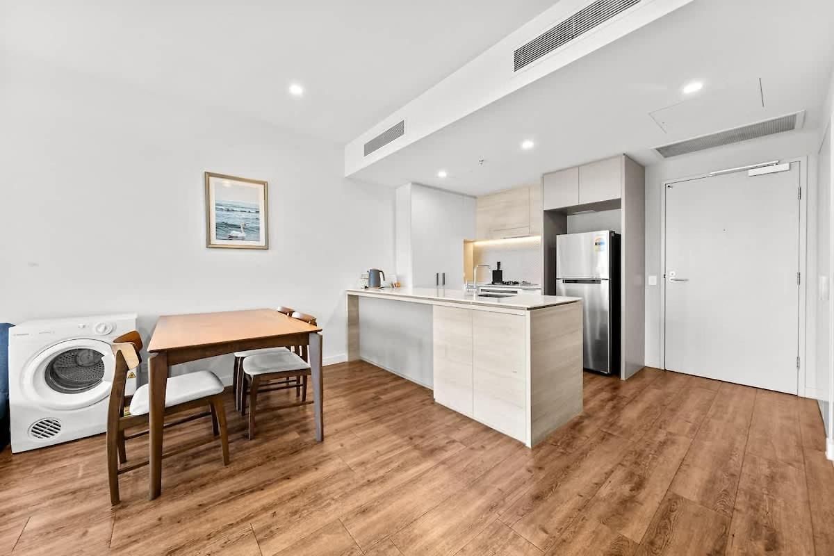 Apartment 9th Floor Retreat - River Views With Parking *