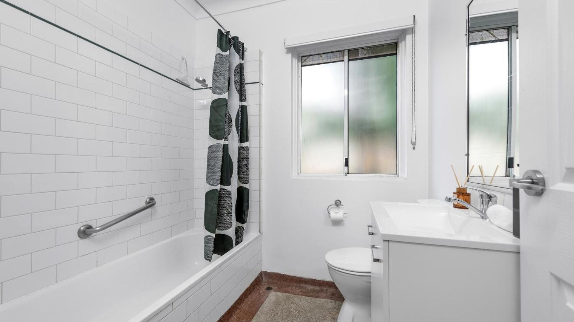 Apartment Stylish Cbd - Short Walk To Hospitals And Cbd