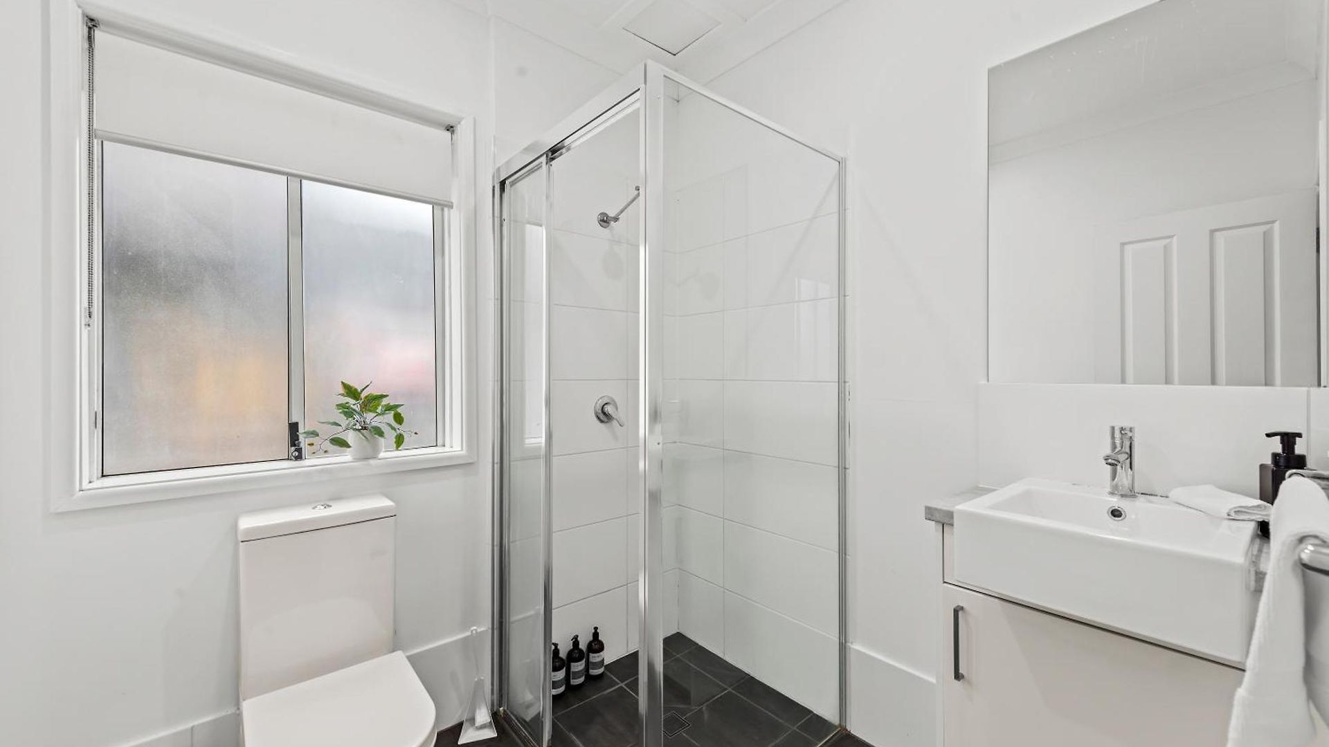 Stylish And Comfy - Short Walk To Hospital Apartment Brisbane