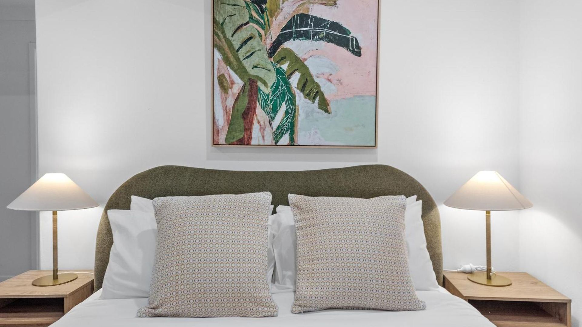 Stylish Cbd - Short Walk To Hospitals And Cbd Apartment
